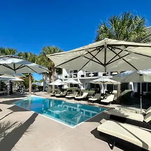 Grace Bay Suites Hotel