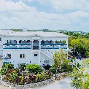 Serenity By The Water Guest house